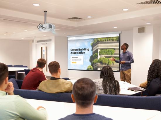 25-PRJ-LSD401-HD-Scenario-Photo-Classroom_pc